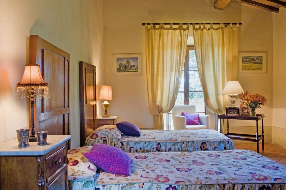 Italy:Tuscany:Siena:ITSI21VillaBata_VillaBetta:bedroom33.jpg