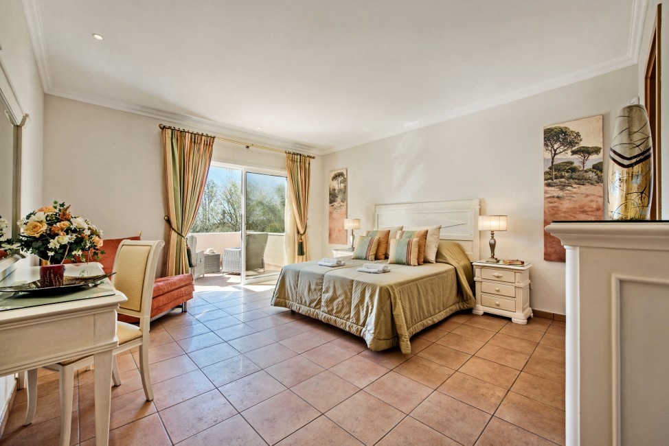 Portugal:Algarve:QuintadoLago:VillaTitanium_VillaTaina:bedroom6.jpg