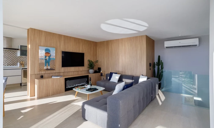Penthouse Ador