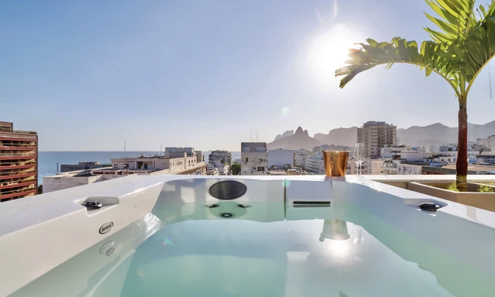 Penthouse Ador