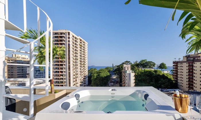 Penthouse Ador