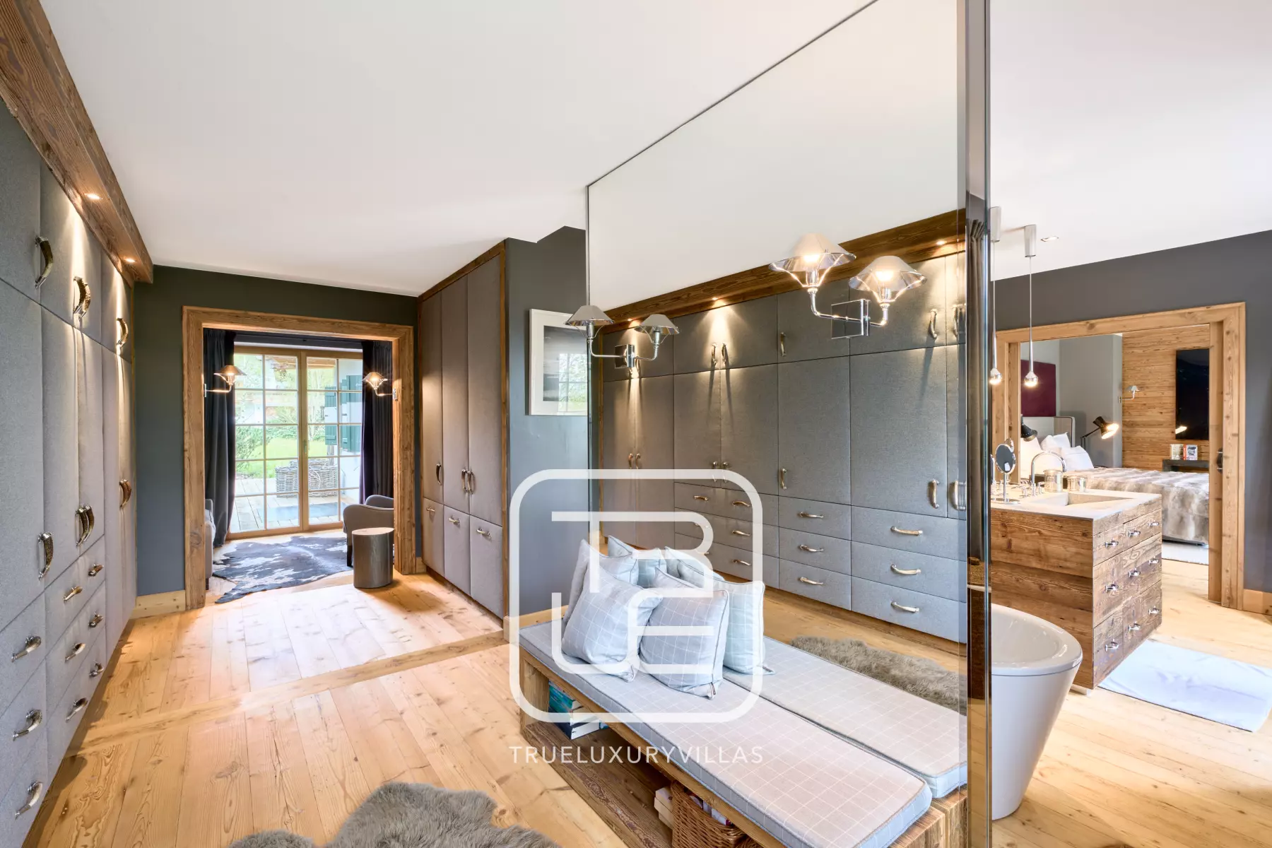 Schlafzimmer 1