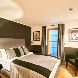 Schlafzimmer 8