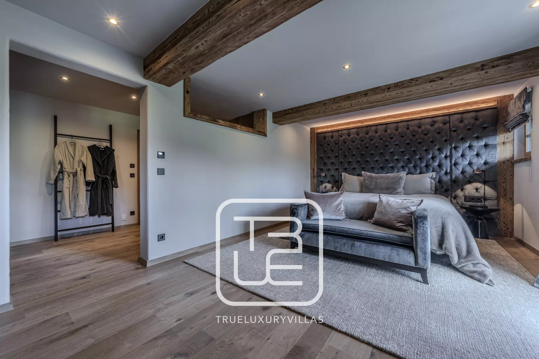 Schlafzimmer 1