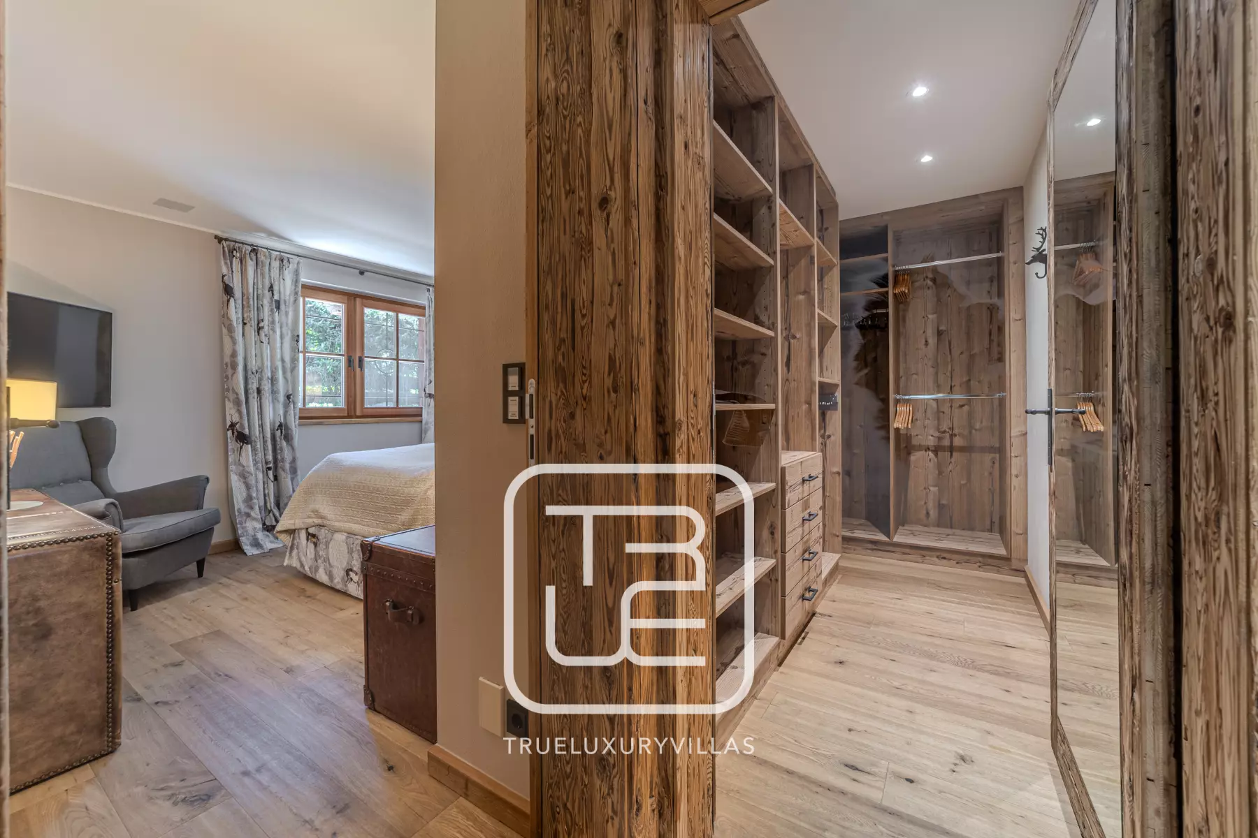 Schlafzimmer 1