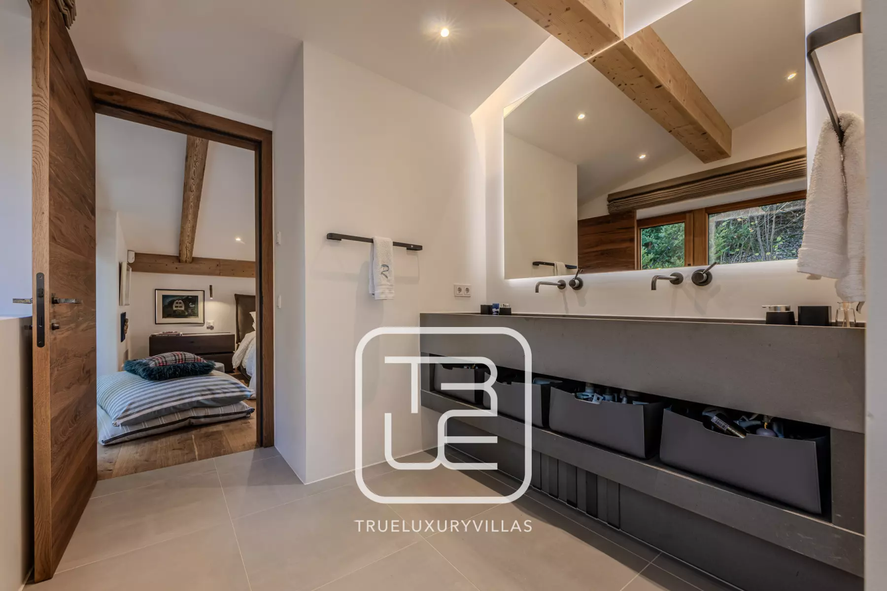 Schlafzimmer 1