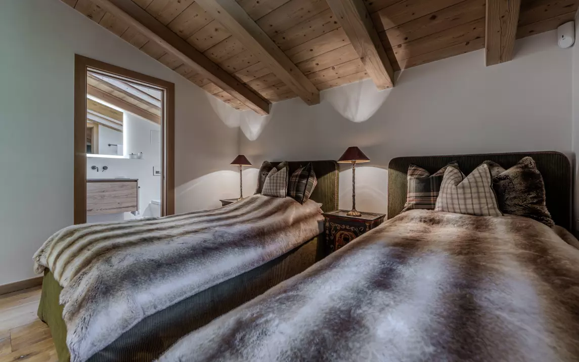 Schlafzimmer 8