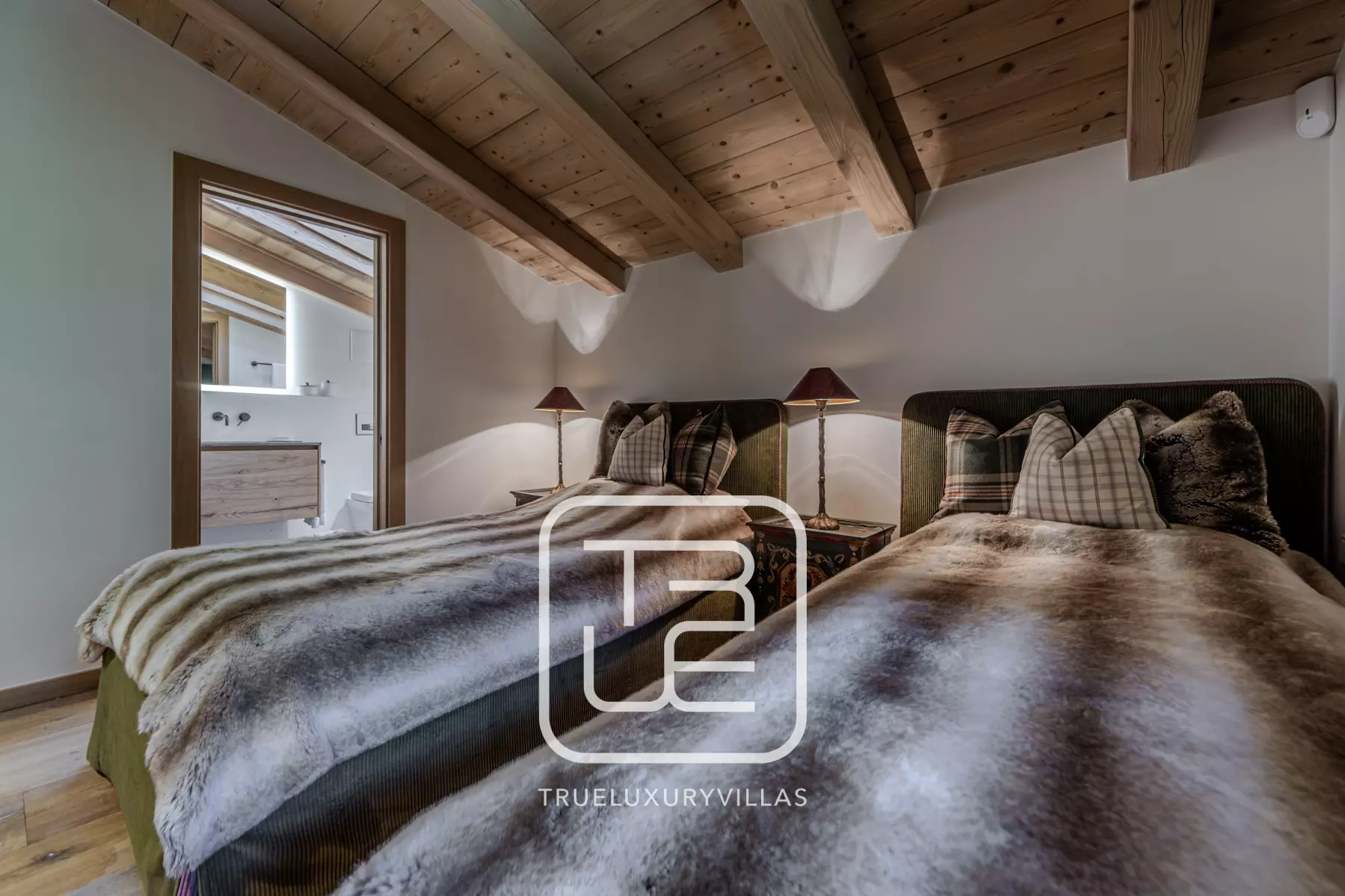 Schlafzimmer 8