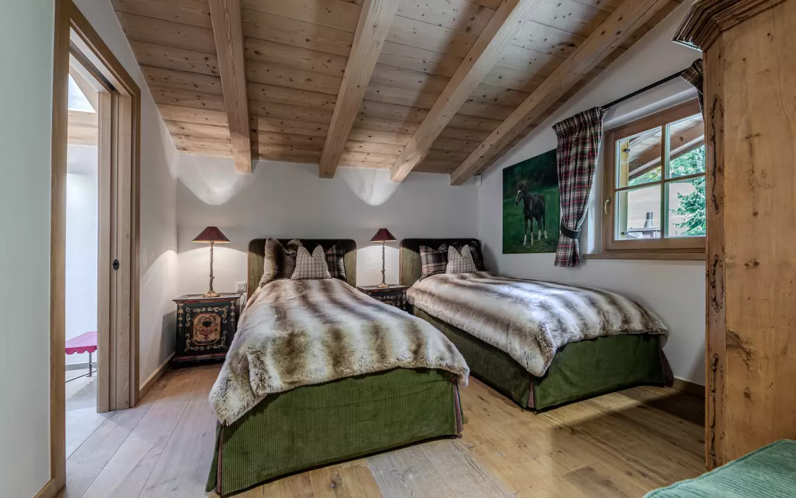 Schlafzimmer 8