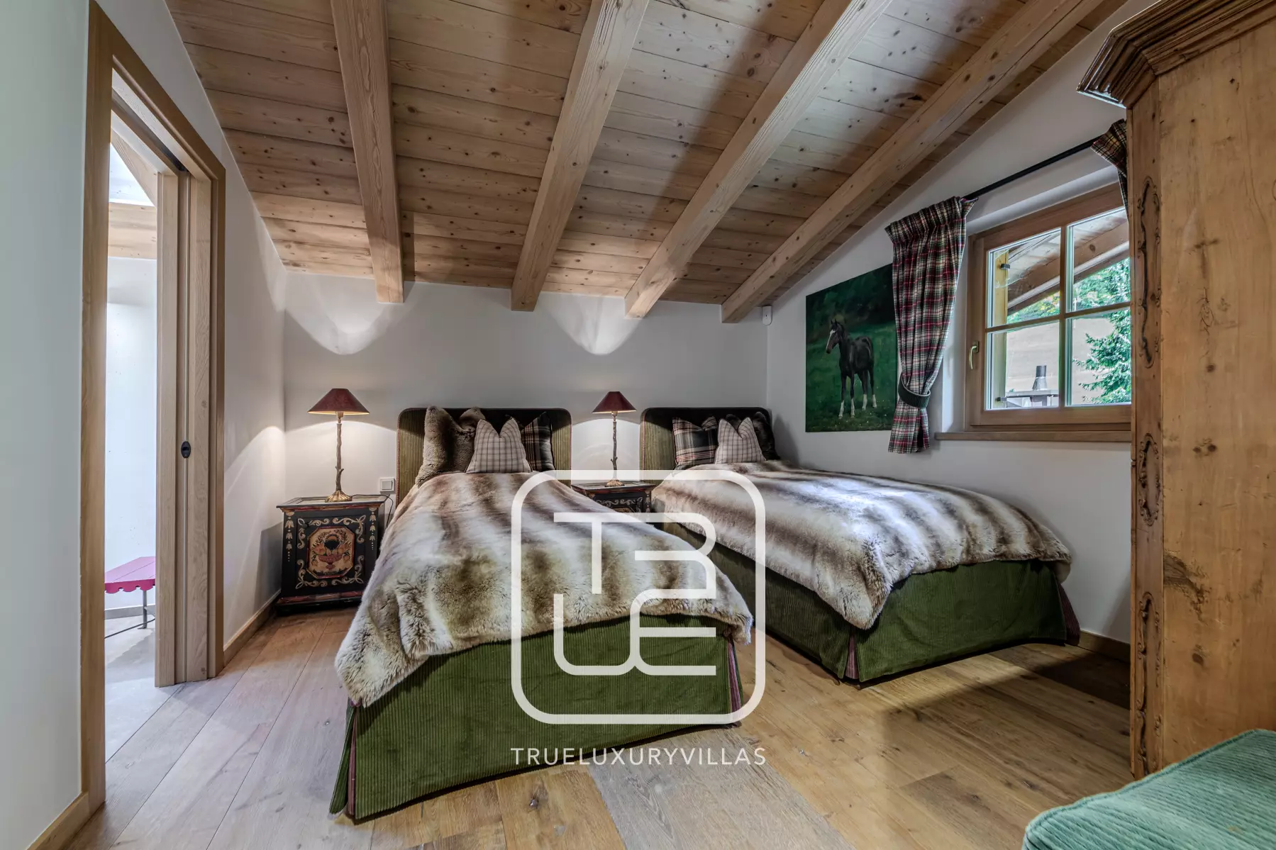 Schlafzimmer 8