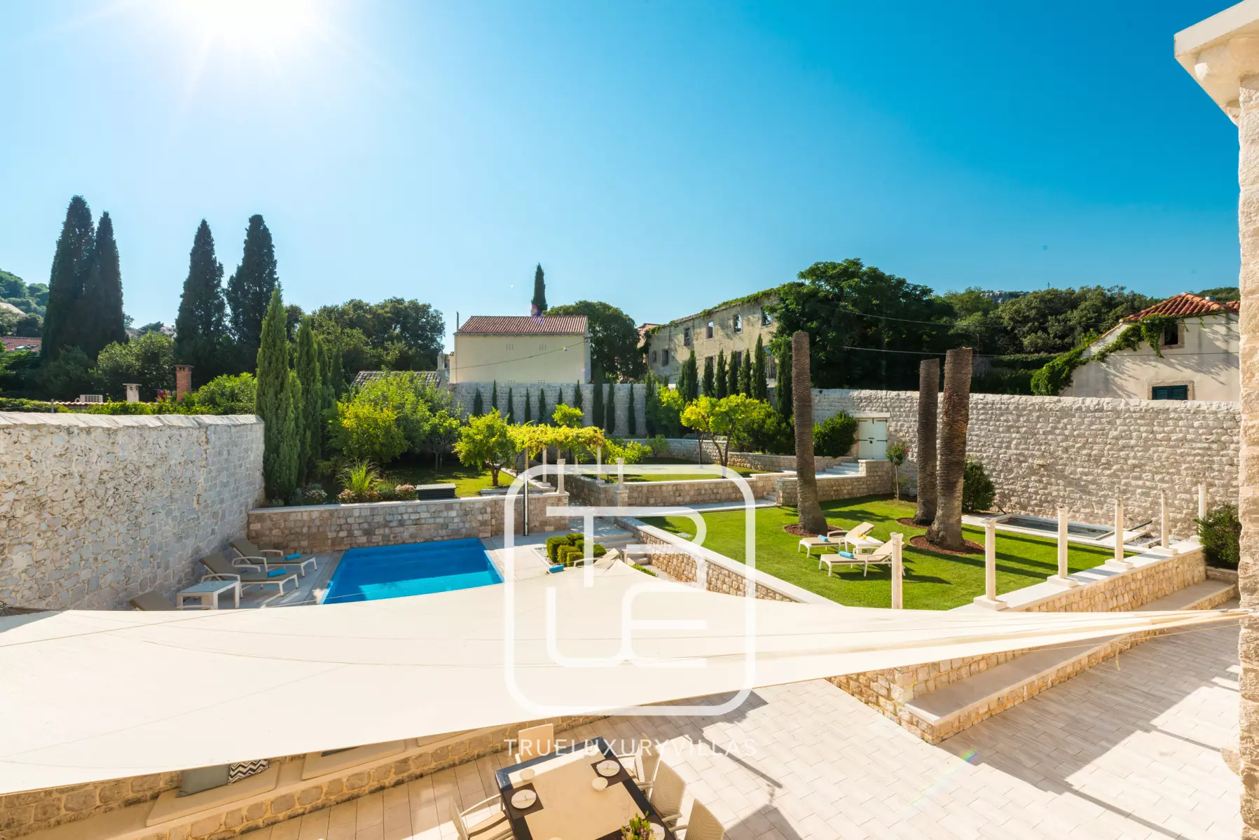 Villa Corina
