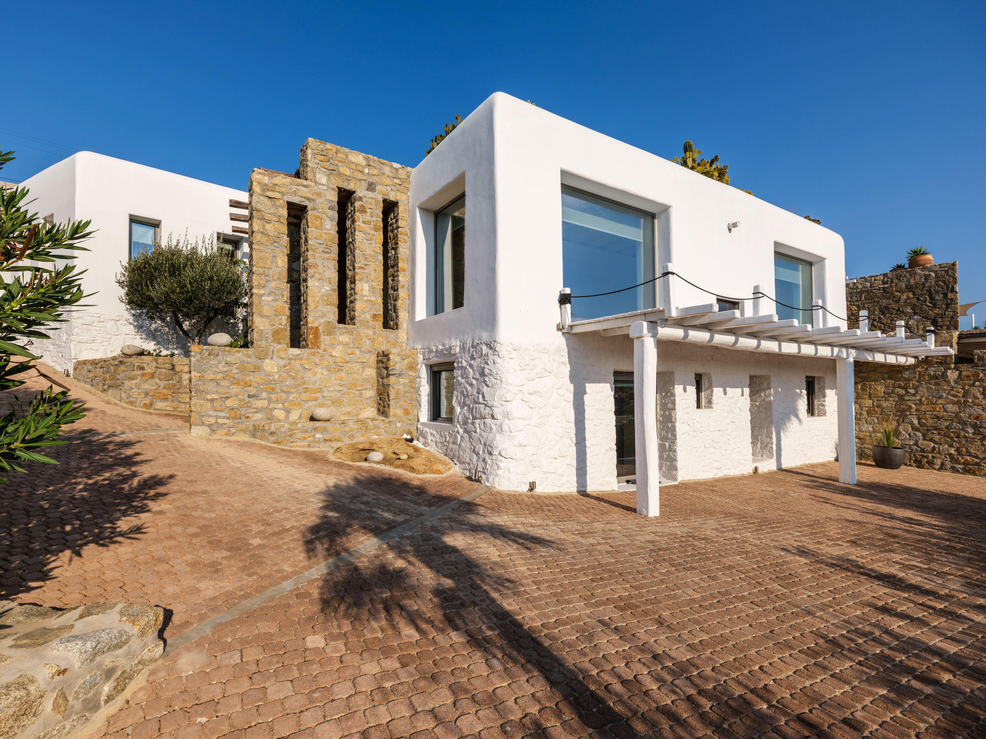 Lukas Estate