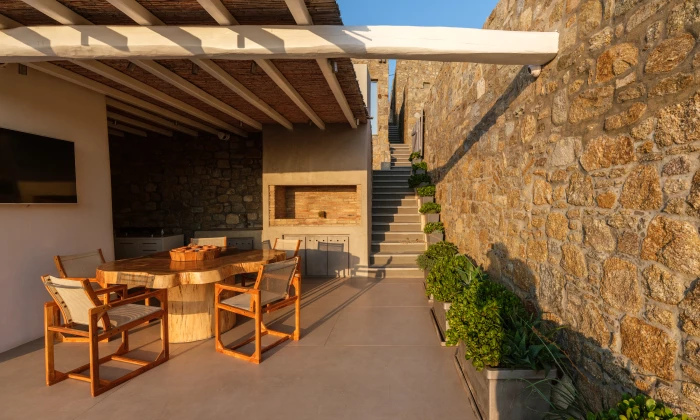 Lukas Estate