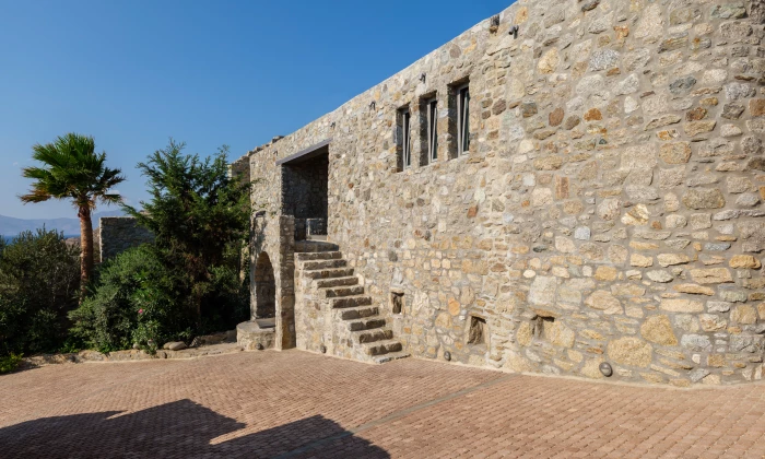 Lukas Estate