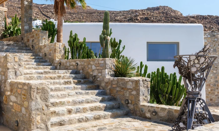 Lukas Estate