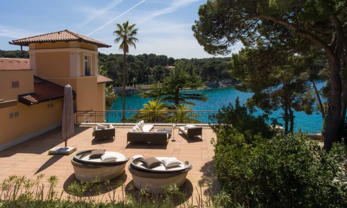 Villa Mira