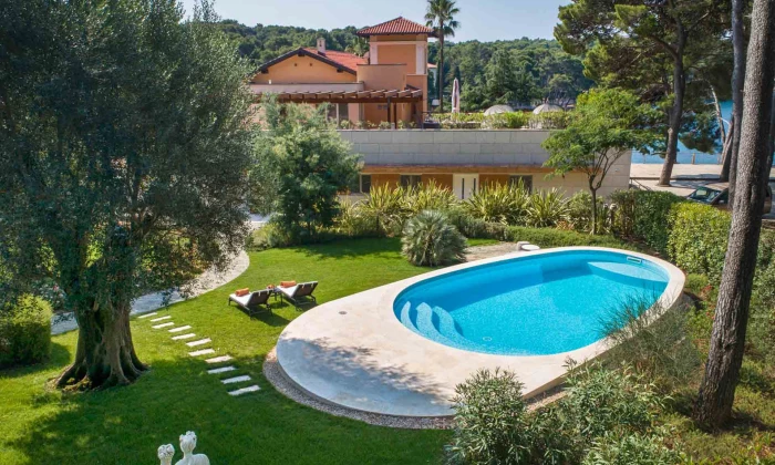 Villa Mira